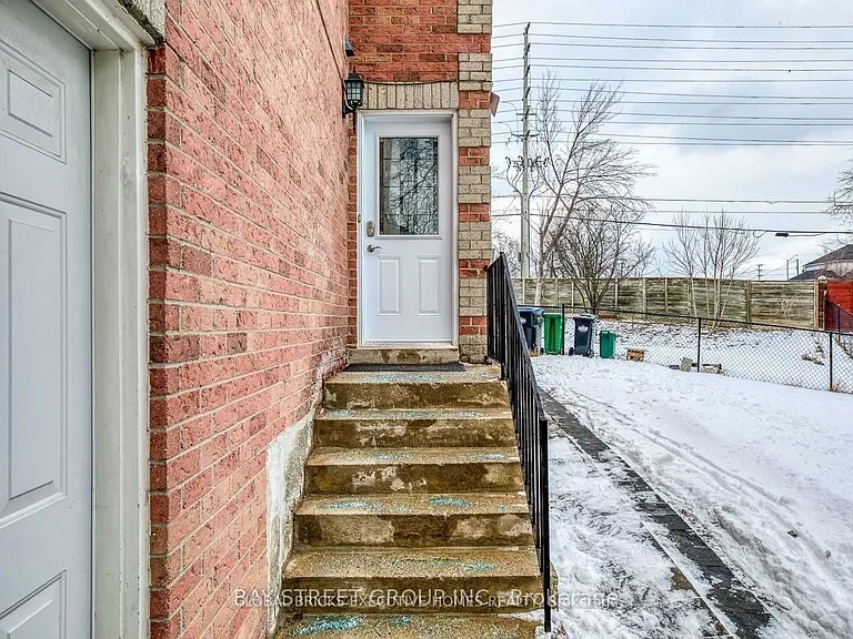 5045 Rundle Ct #UPPER — Photo 2