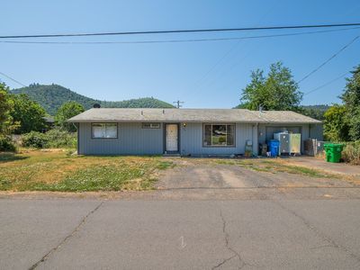 1382 4th Ave, Gold Hill, OR, 97525