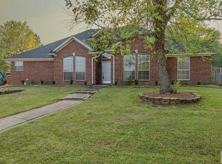 33 Williams Cir, Wake Village, TX 75501