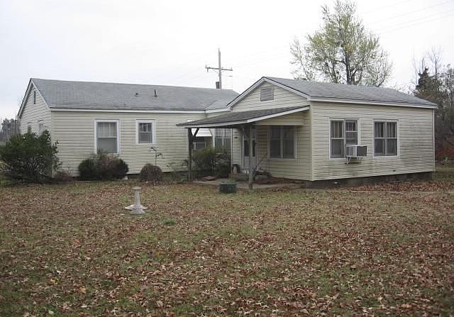 2nd image of 403 NW G St