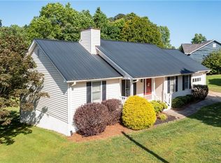 5207 Woodgreen Trl, Flowery Branch, GA 30542