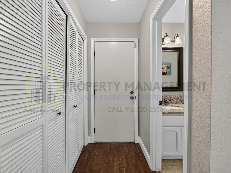 8779 Brittany Park Dr — Photo 26