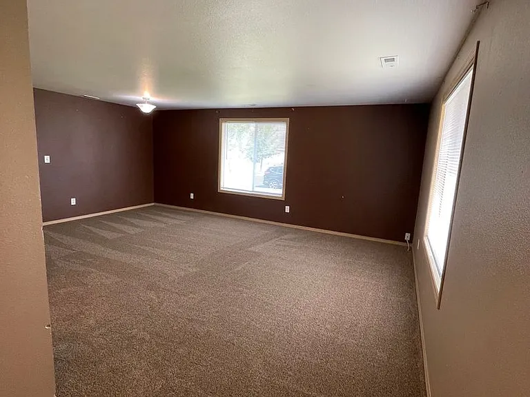 1900 Leanne Ave — Photo 6