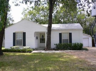 1823 Denton Dr, Carrollton, TX 75006
