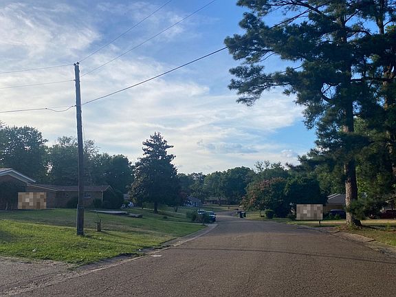 4th image of 8803 Yorktown Dr