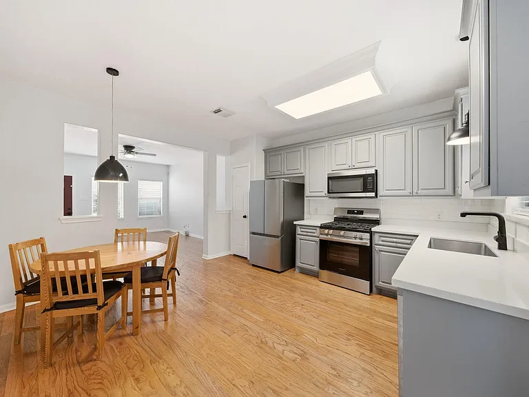 218 Plaza Del Sol Park — Photo 9