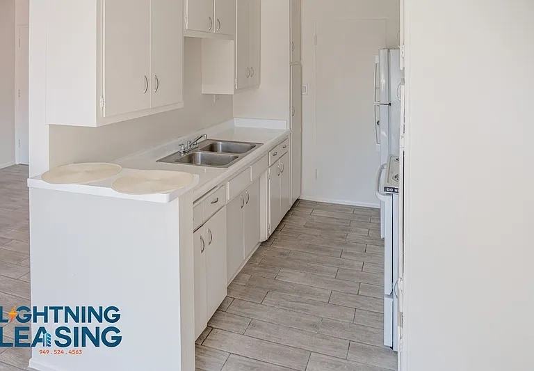 915 N Wilton Pl #309 — Photo 13