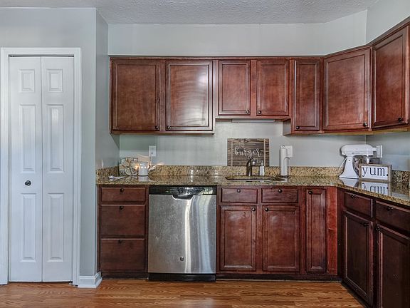 4th image of 104 Blueridge Ct