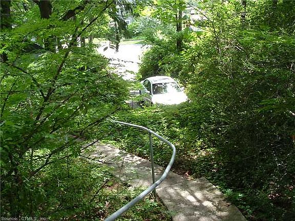 4th image of 7 Marvelwood Dr