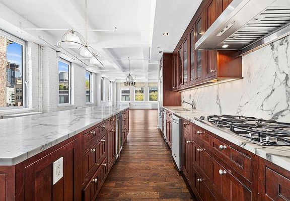 4th image of 132 W 22nd St APT 11