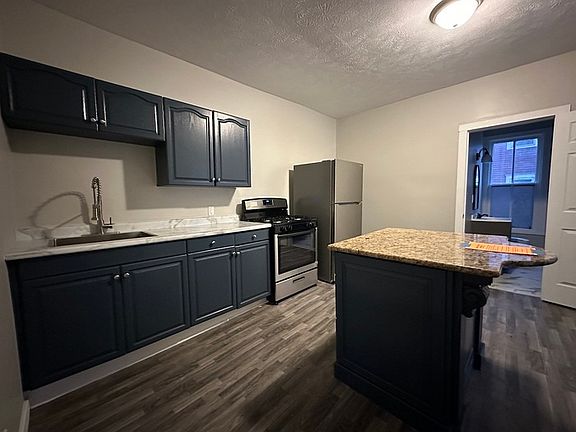 3rd image of 842 Davis St #1