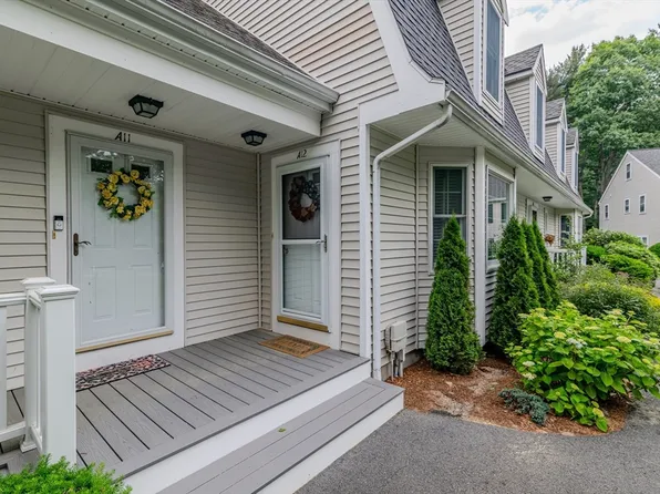 547 Washington St APT A12, Pembroke, MA 02359