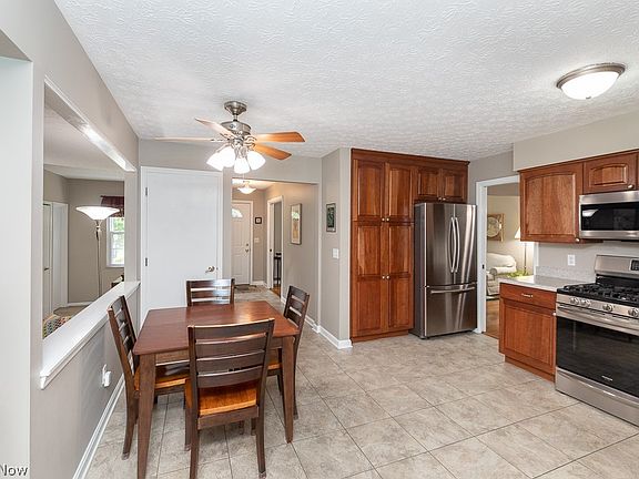 3rd image of 26932 Greenbrooke Dr