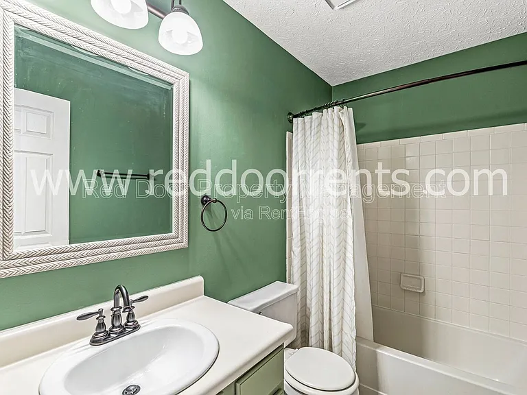 1522 Lake Point Ln N — Photo 13