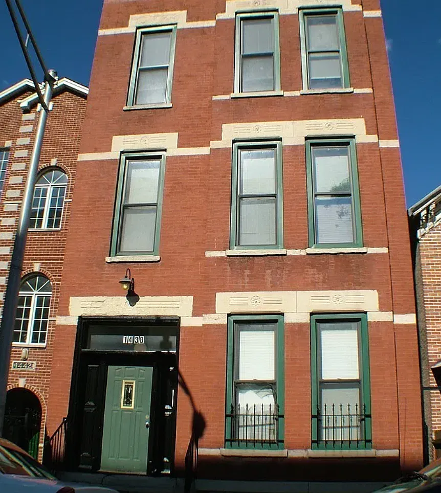 2 bed, 1.0 bath, 750 sqft, $2,100 — Photo 1