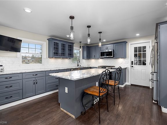 3rd image of 6635 Lake Ave