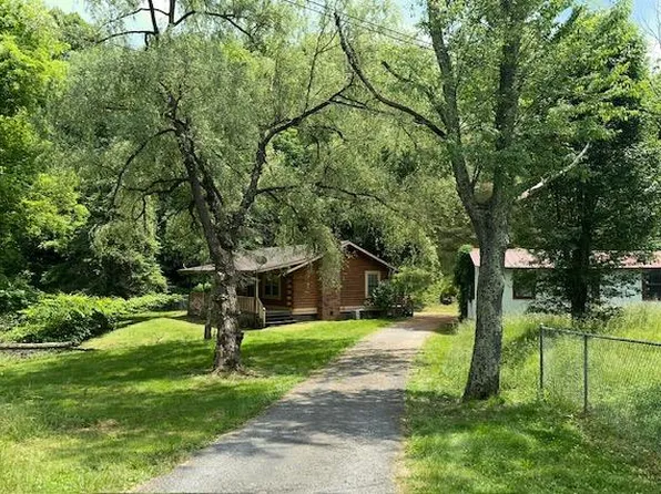 18402 Gov Gc Peery Hwy, Pounding Mill, VA 24637