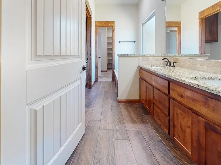 12832 Sierra Ln — Photo 10