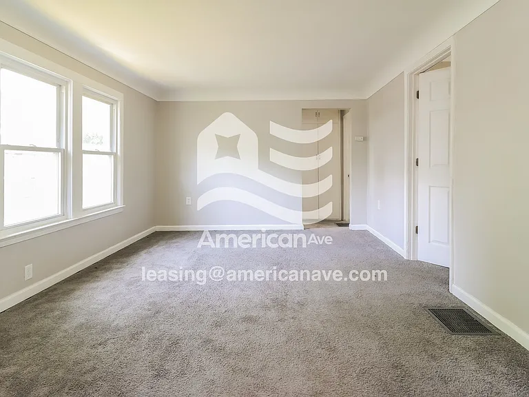 687354_004_living_room_13782409.jpg