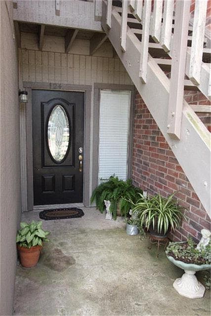 1st image of 418 Garland Dr APT 124