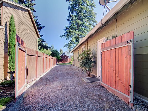 4th image of 4709 NE 124th Ct