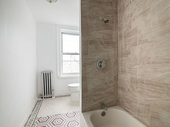 5th image of 292 Alexander Ave #A