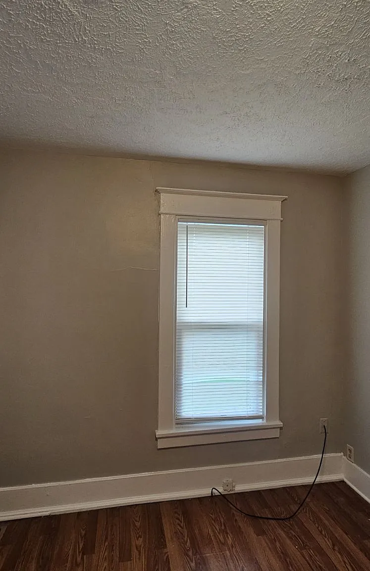 2 bed, 1.0 bath, 728 sqft, $900 — Photo 3