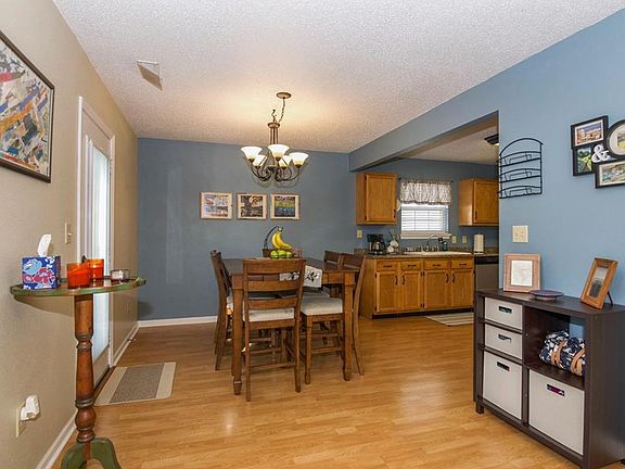 4th image of 1711 Ashley Dr