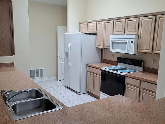 3rd image of 11028 Versailles Blvd