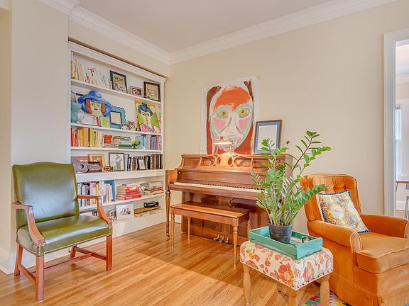 Living Room w/built-in book case