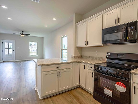 5th image of 218 Cainwood Ct