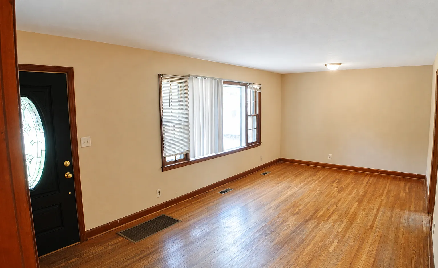 4 bed, 2244 sqft, $1,895 — Photo 3
