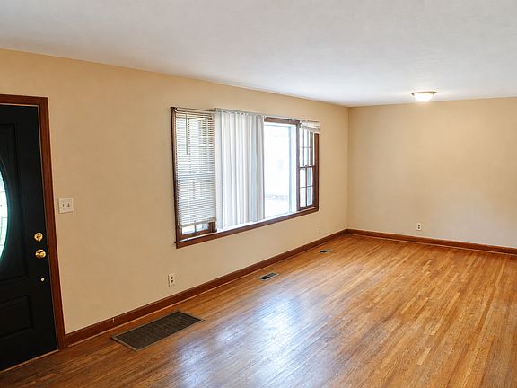 3rd image of 610 Mauldeth Rd