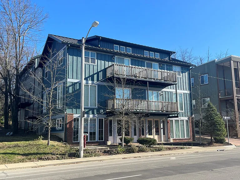 1116 N Walnut St #6 — Photo 1