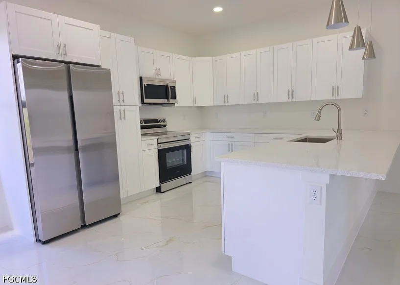 3 bed, 2.0 bath, 1477 sqft, $2,190 — Photo 4