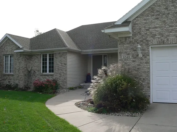 8540 Willow Run Dr, Jenison, MI 49428