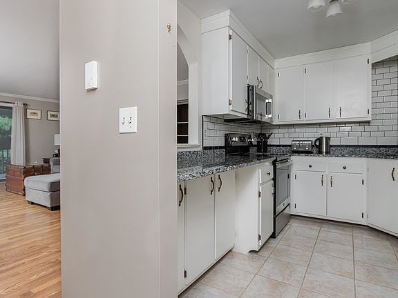 5th image of 47 Dogwood Drive #304