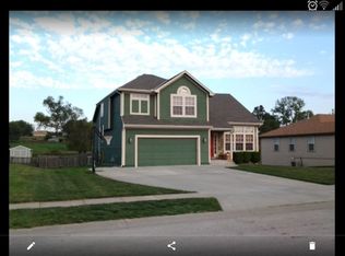 243 S Whilshire Dr, Tonganoxie, KS 66086