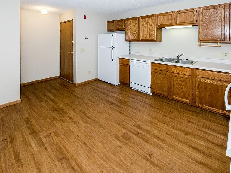Pine Ridge Apartments — Photo 4