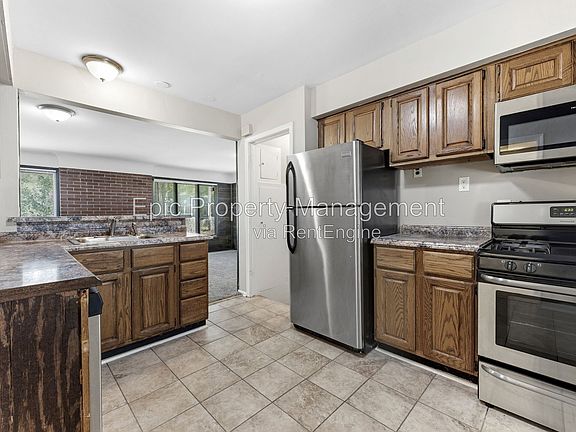 2nd image of 812 Riverbank St