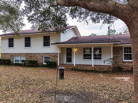 5th image of 9661 Pinecone Dr