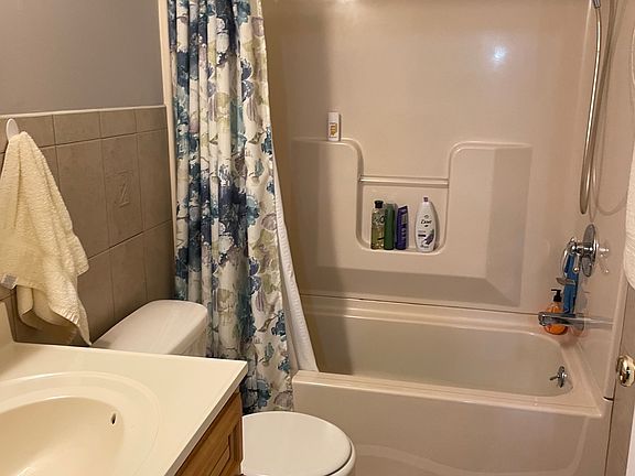 4th image of 72 Highland Ave #1B