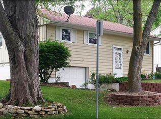 4710 Valley Ln, Saint Joseph, MO 64503