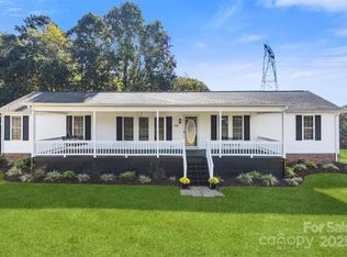 320 Huffstetler Lake Rd, Dallas, NC 28034