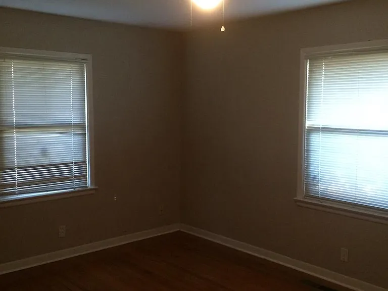 1215 Windsor Way — Photo 10