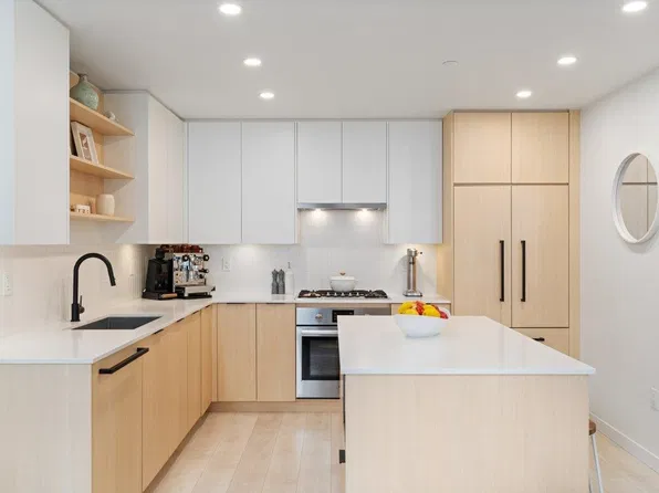 2045 Heritage Park Ln #218, North Vancouver, BC V7H 0B6
