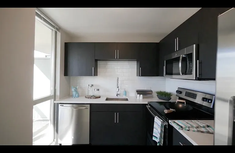 40 E Delaware Pl — Photo 10
