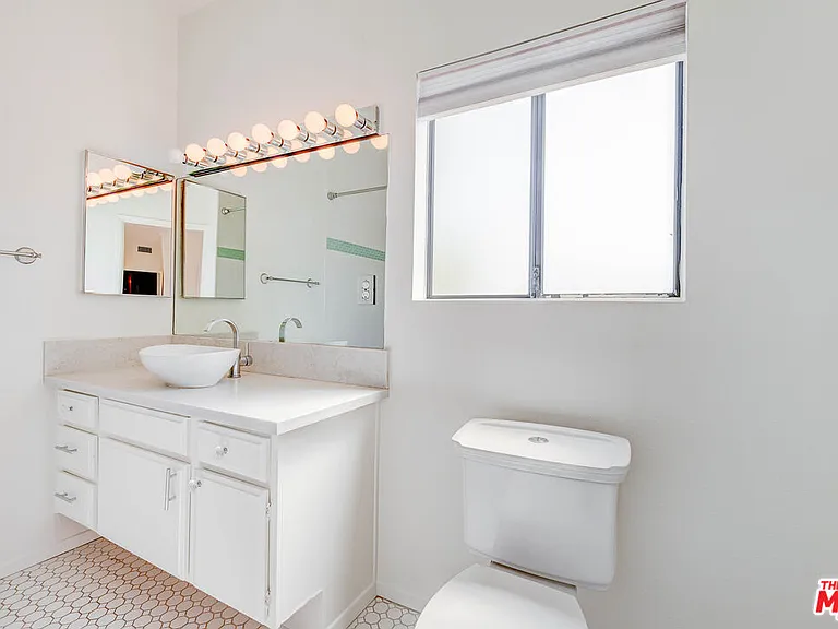 832 Palm Ave #305 — Photo 12