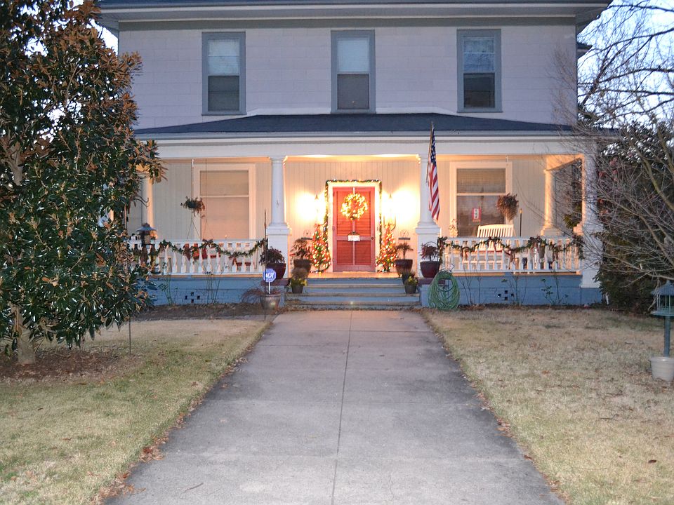 1st image of 326 Irvin St