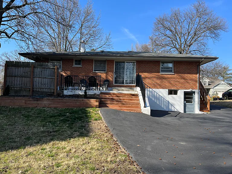 448 W Adams Ave — Photo 2